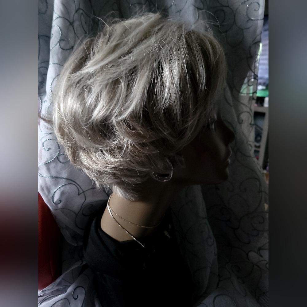 Ellen Wille Wig In Platinum Blonde Rooted - Picture 13 of 16